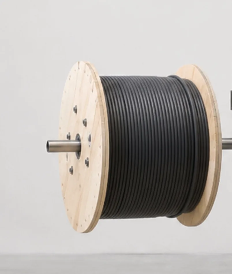 Cable drum rotating freely on a mandrel through its center hole