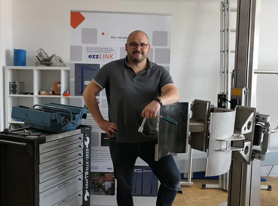 Best Handling Technology service specialist in the workshop