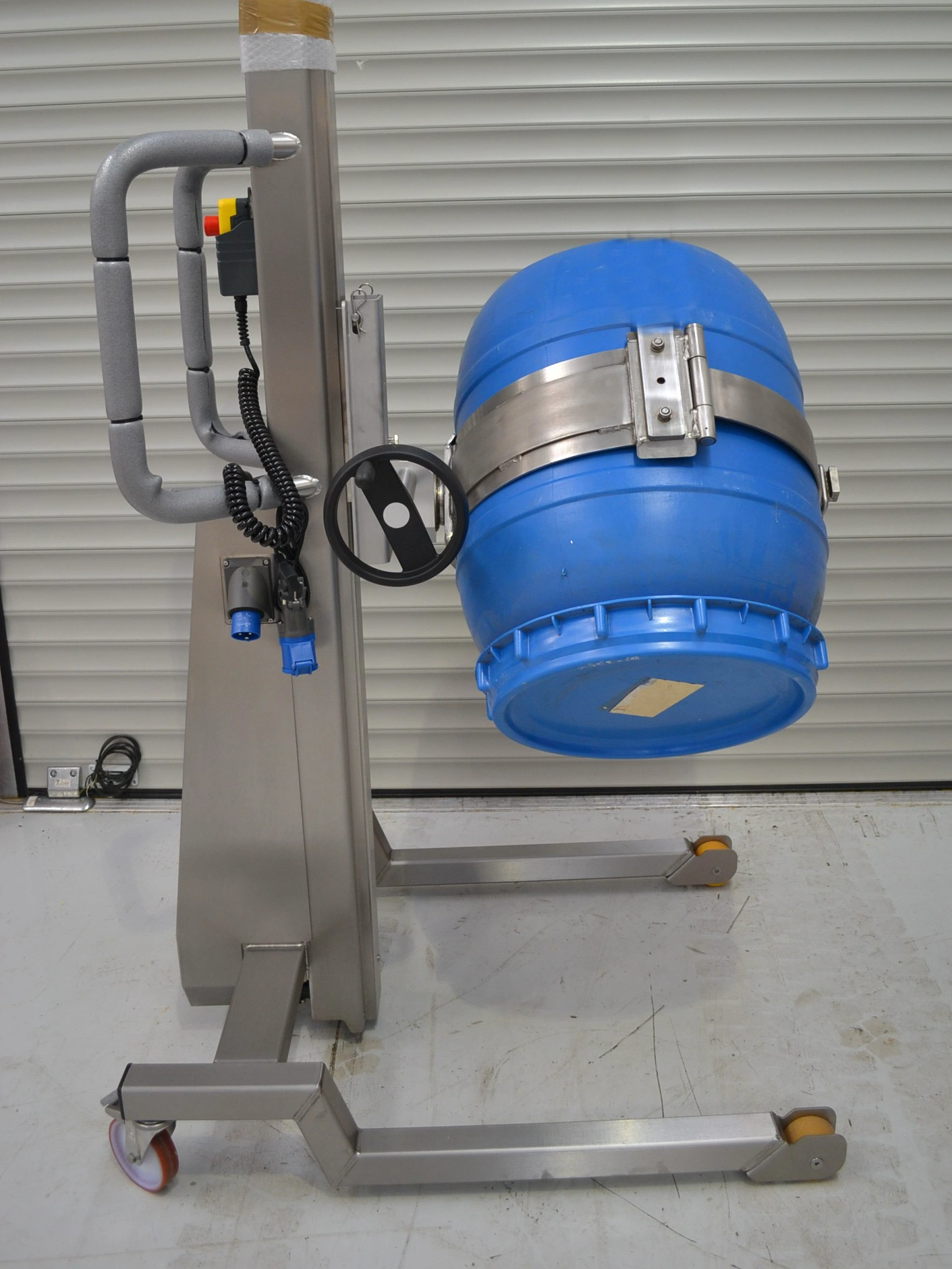 Drum handling and bucket handling with control
