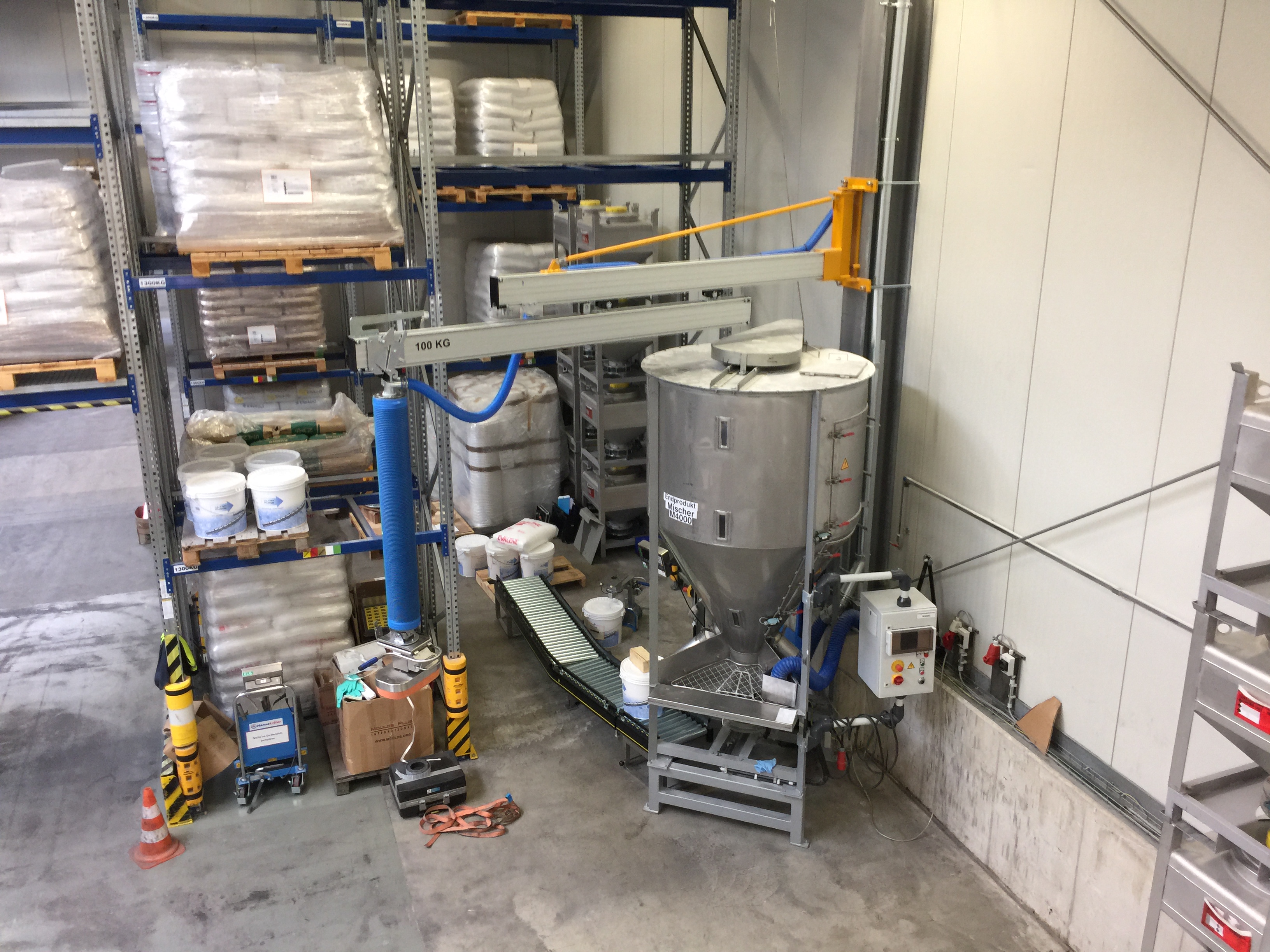 Place sacks and bags precisely with vacuum lifters